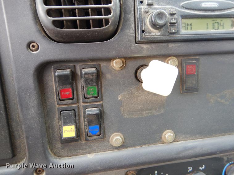 image for item EW9536 2007 Freightliner Business Class M2 refuse truck