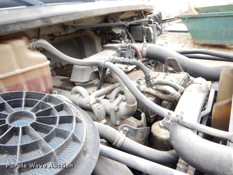 image for item EW9536 2007 Freightliner Business Class M2 refuse truck