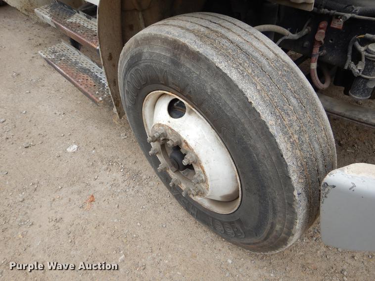 image for item EW9536 2007 Freightliner Business Class M2 refuse truck