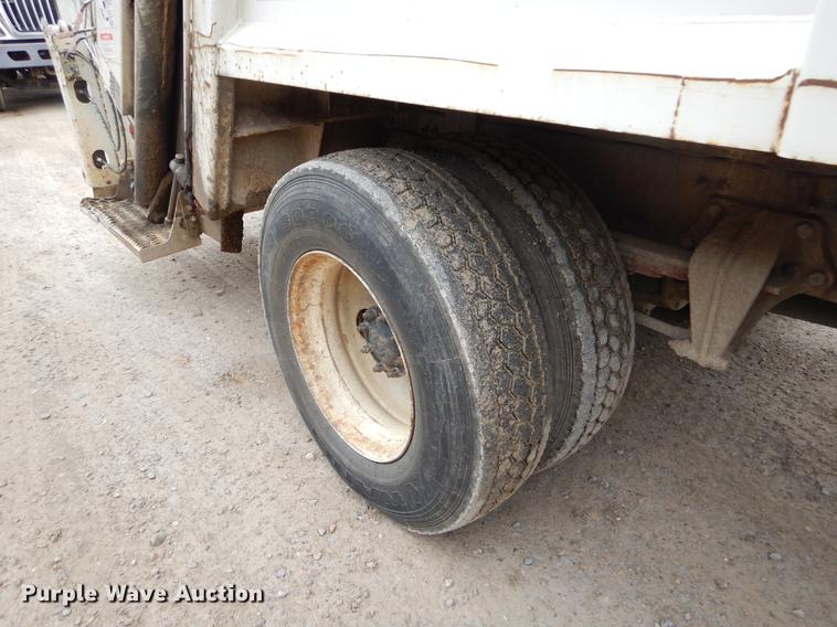 image for item EW9536 2007 Freightliner Business Class M2 refuse truck