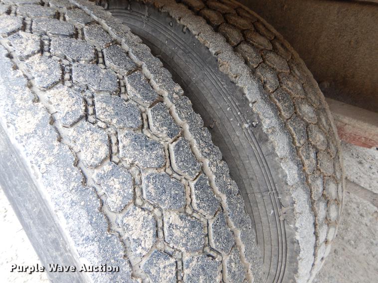 image for item EW9536 2007 Freightliner Business Class M2 refuse truck