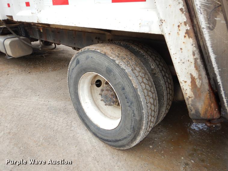 image for item EW9536 2007 Freightliner Business Class M2 refuse truck