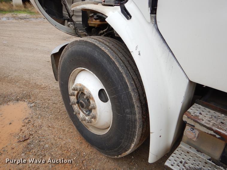 image for item EW9536 2007 Freightliner Business Class M2 refuse truck