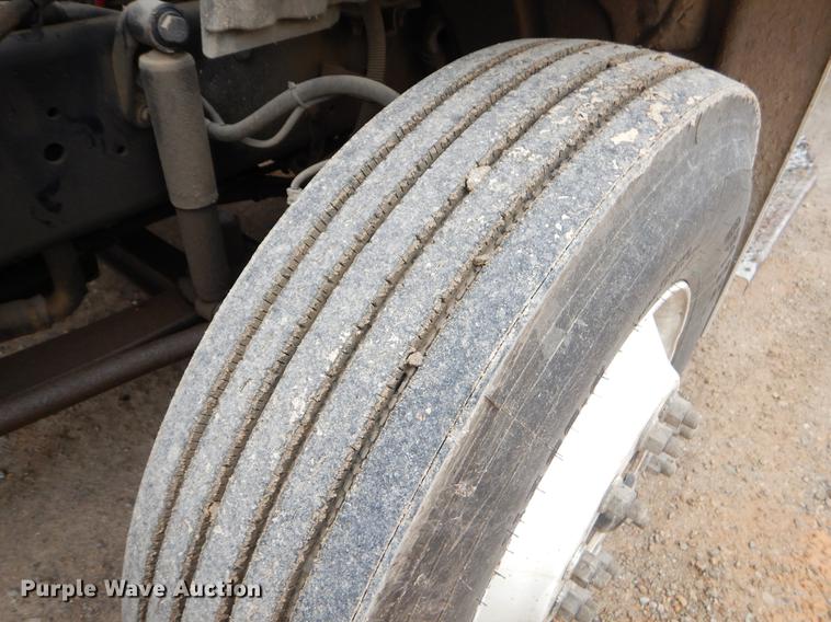 image for item EW9536 2007 Freightliner Business Class M2 refuse truck