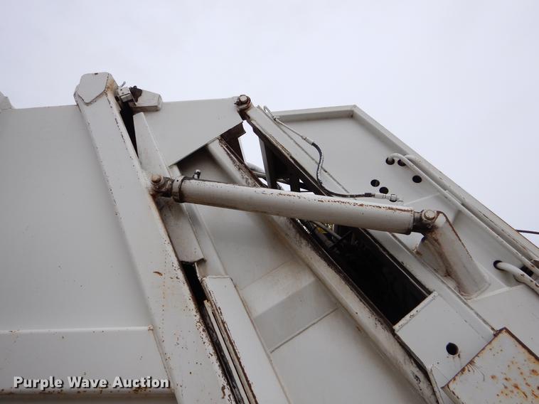 image for item EW9536 2007 Freightliner Business Class M2 refuse truck