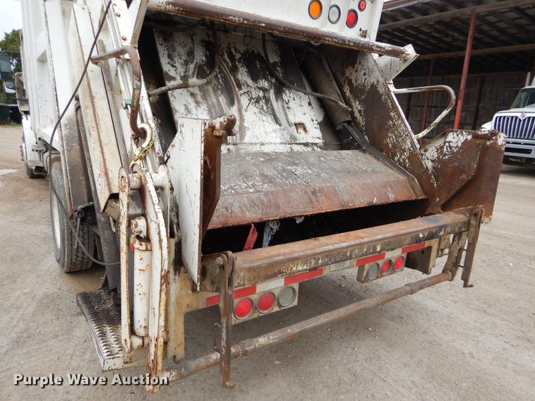 image for item EW9536 2007 Freightliner Business Class M2 refuse truck