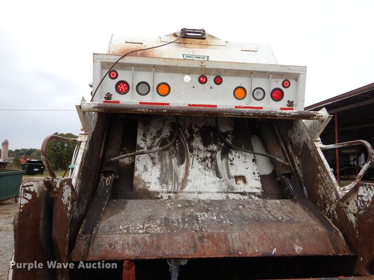 image for item EW9536 2007 Freightliner Business Class M2 refuse truck