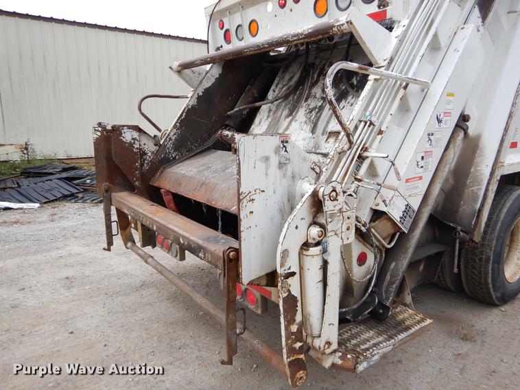 image for item EW9536 2007 Freightliner Business Class M2 refuse truck