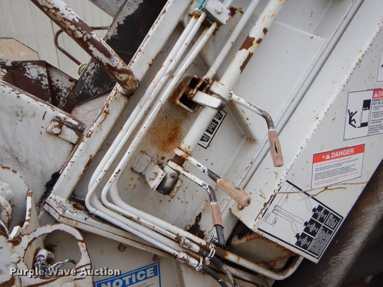 image for item EW9536 2007 Freightliner Business Class M2 refuse truck