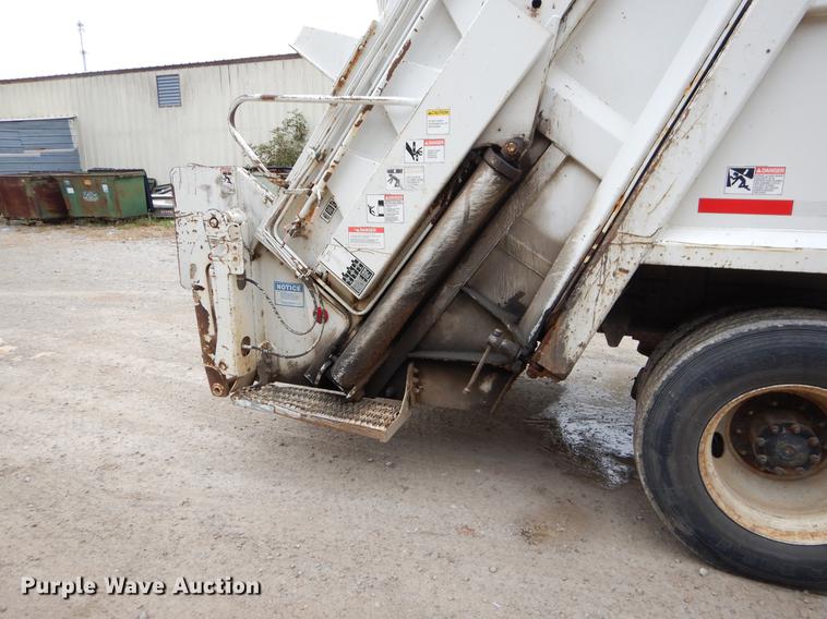 image for item EW9536 2007 Freightliner Business Class M2 refuse truck