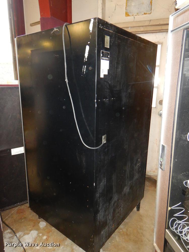 image for item EW9545 (3) vending machines