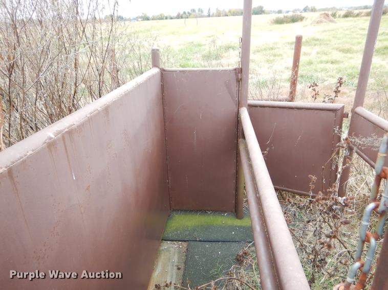 image for item EW9552 Two bay steel chute