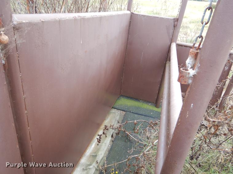 image for item EW9552 Two bay steel chute