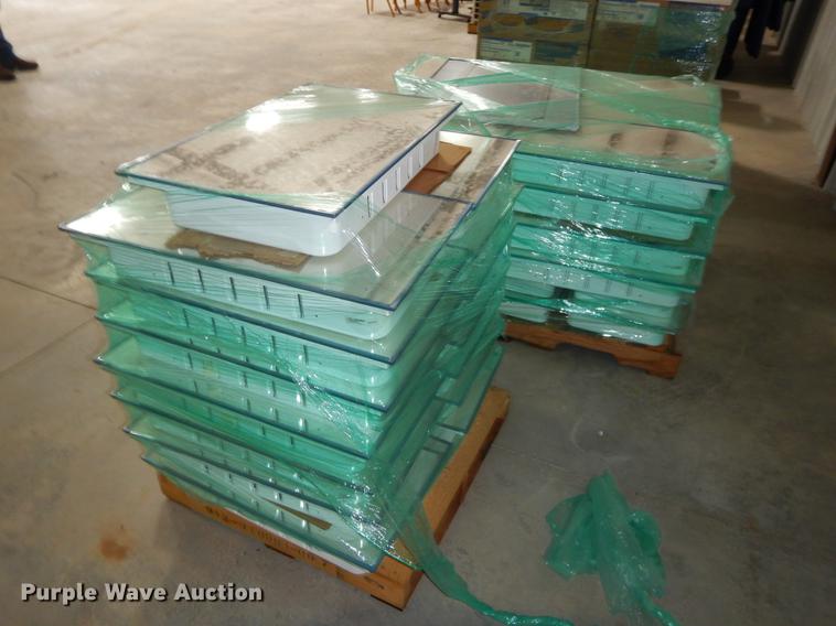 image for item EW9557 Approximately 40 medicine cabinets