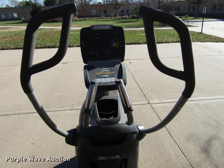 image for item FJ9544 Octane Fitness elliptical