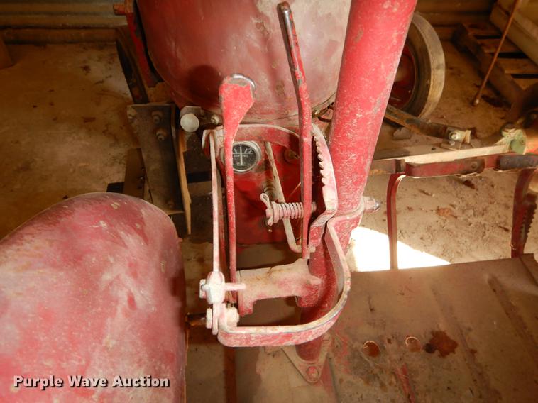 image for item FS9314 1958 International Cub Lo-Boy tractor