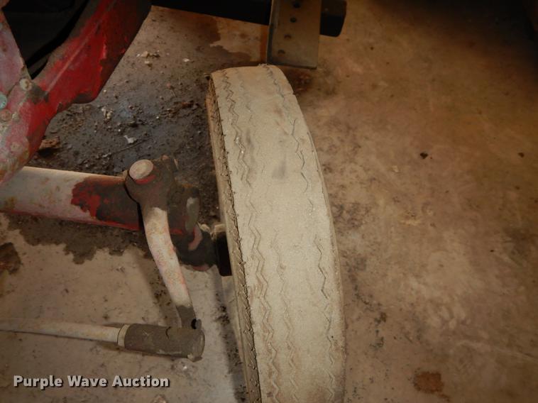 image for item FS9314 1958 International Cub Lo-Boy tractor