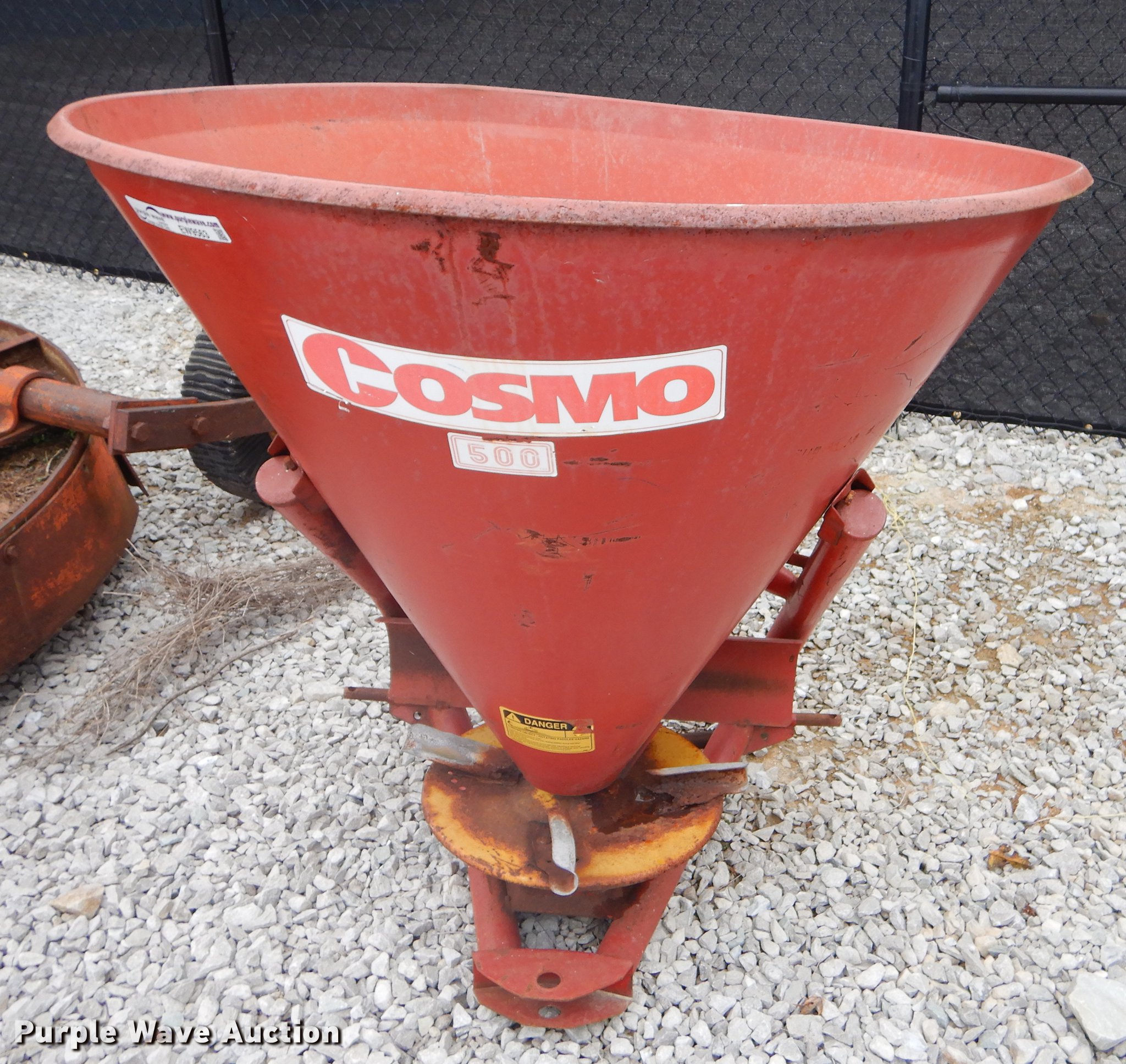 Cosmo 500 spreader in Miami, OK Item EW9563 sold Purple Wave