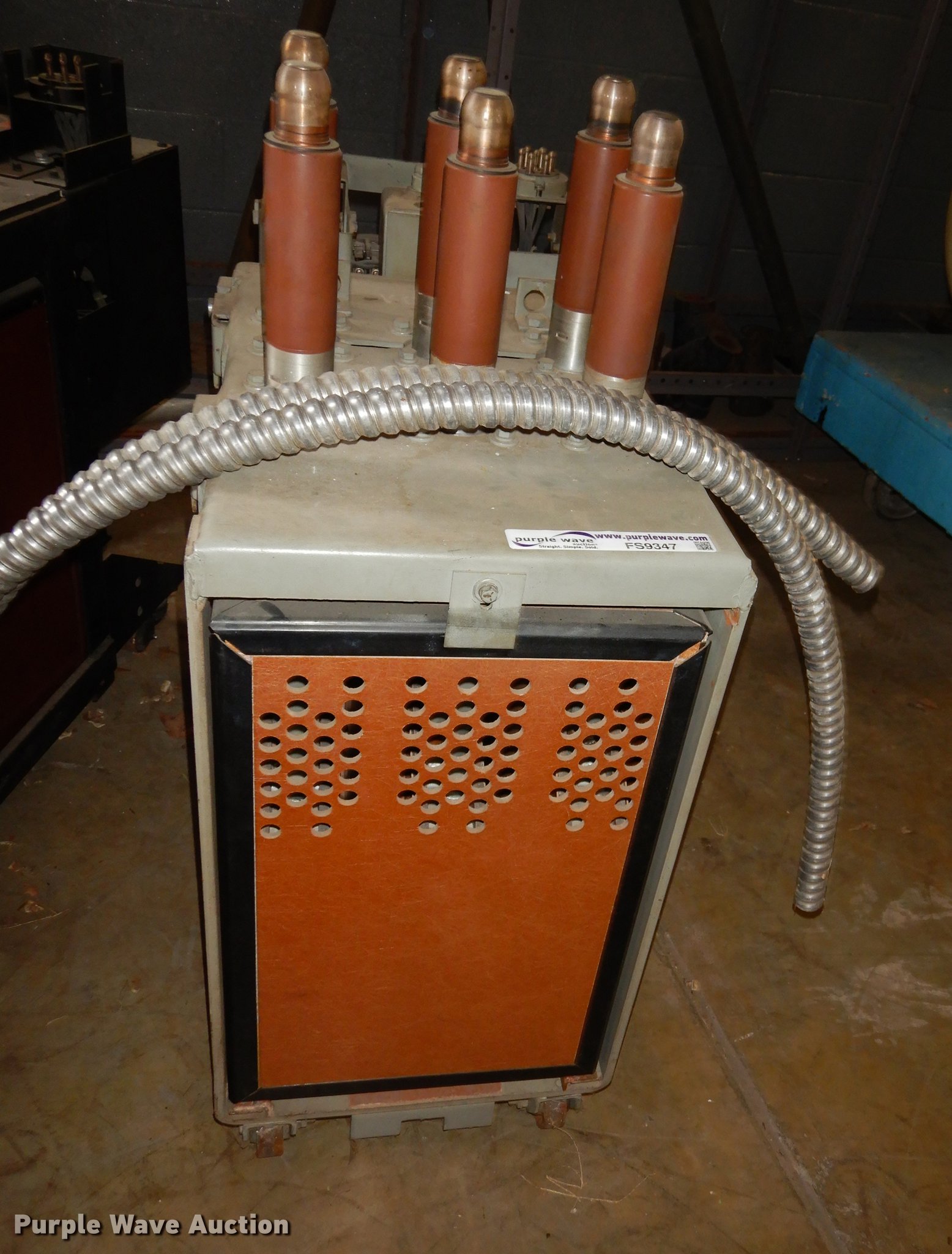 (3) General Electric breakers in Osawatomie, KS Item FS9347 sold Purple Wave