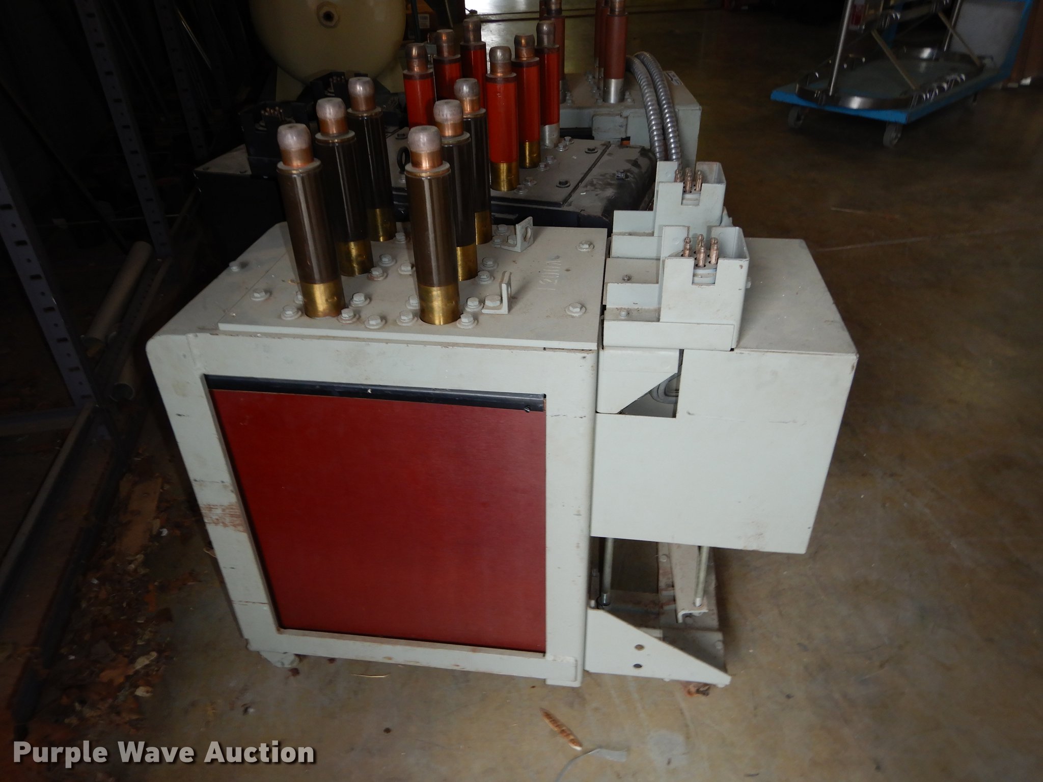 (3) General Electric breakers in Osawatomie, KS Item FS9347 sold Purple Wave