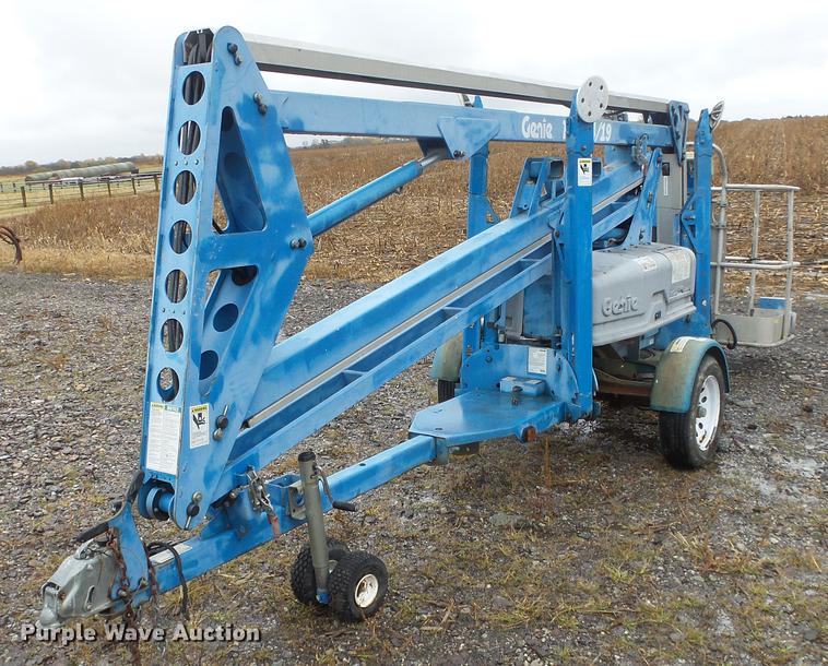 image for item AM9043 2001 Genie TMZ-34-19 boom lift