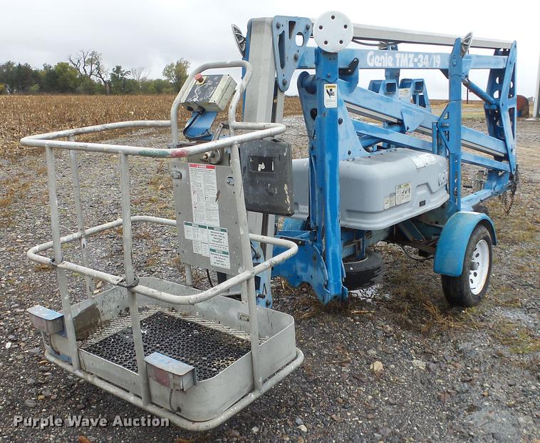 image for item AM9043 2001 Genie TMZ-34-19 boom lift