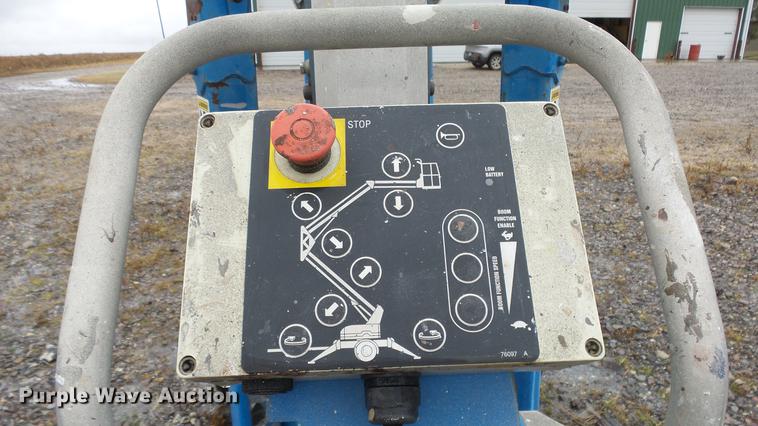 image for item AM9043 2001 Genie TMZ-34-19 boom lift