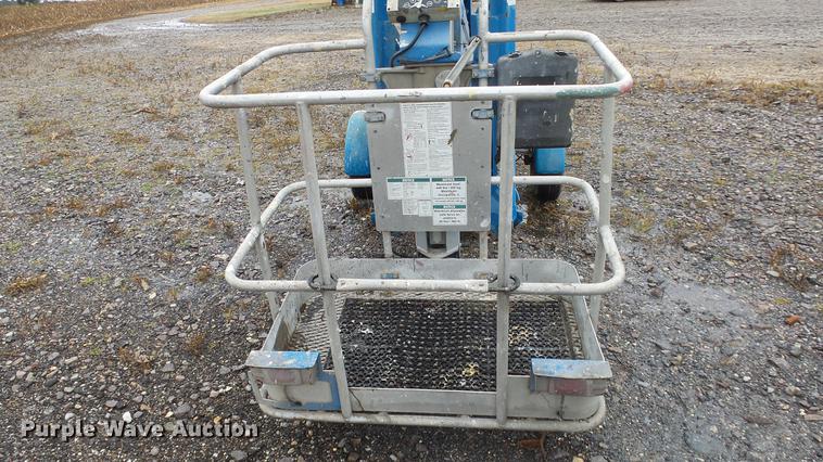 image for item AM9043 2001 Genie TMZ-34-19 boom lift
