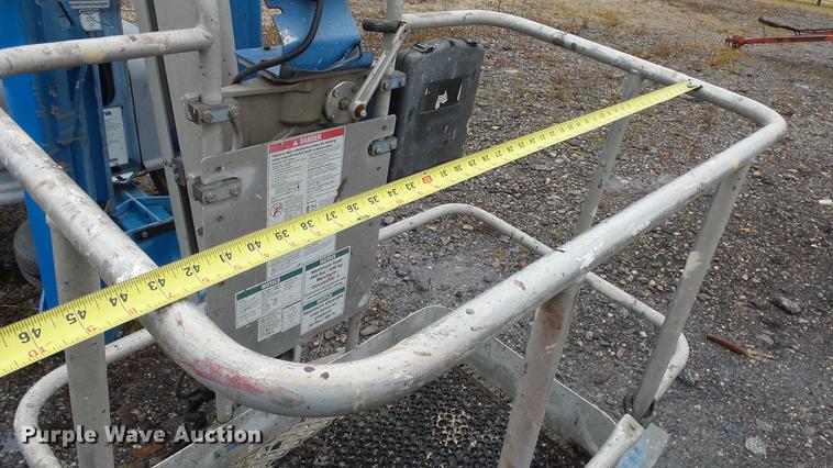 image for item AM9043 2001 Genie TMZ-34-19 boom lift