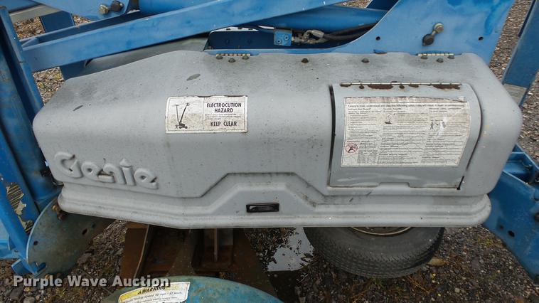 image for item AM9043 2001 Genie TMZ-34-19 boom lift