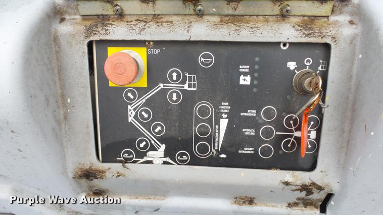 image for item AM9043 2001 Genie TMZ-34-19 boom lift