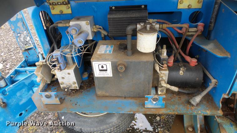 image for item AM9043 2001 Genie TMZ-34-19 boom lift