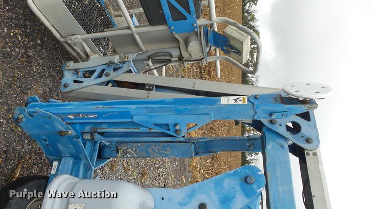 image for item AM9043 2001 Genie TMZ-34-19 boom lift