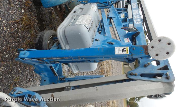 image for item AM9043 2001 Genie TMZ-34-19 boom lift
