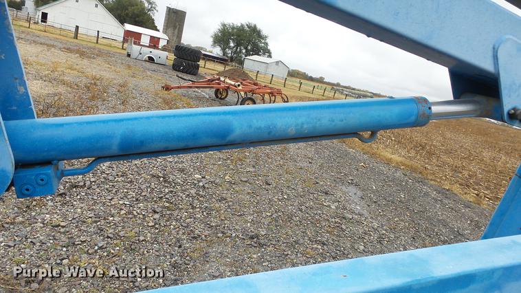 image for item AM9043 2001 Genie TMZ-34-19 boom lift