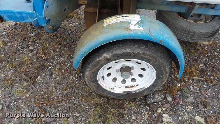 image for item AM9043 2001 Genie TMZ-34-19 boom lift