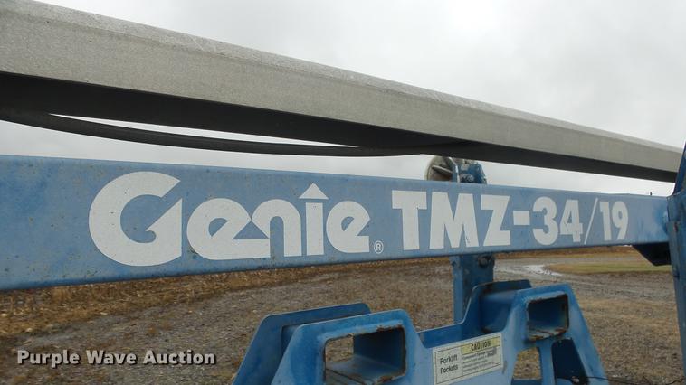 image for item AM9043 2001 Genie TMZ-34-19 boom lift