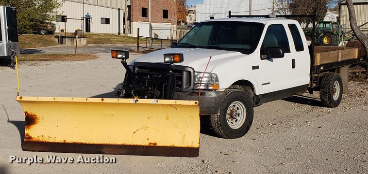 image for item AV9491 2001 Ford F250 Super Duty SuperCab flatbed pickup truck