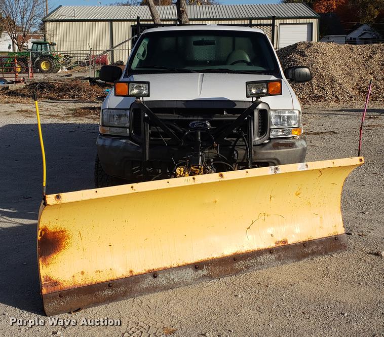 image for item AV9491 2001 Ford F250 Super Duty SuperCab flatbed pickup truck