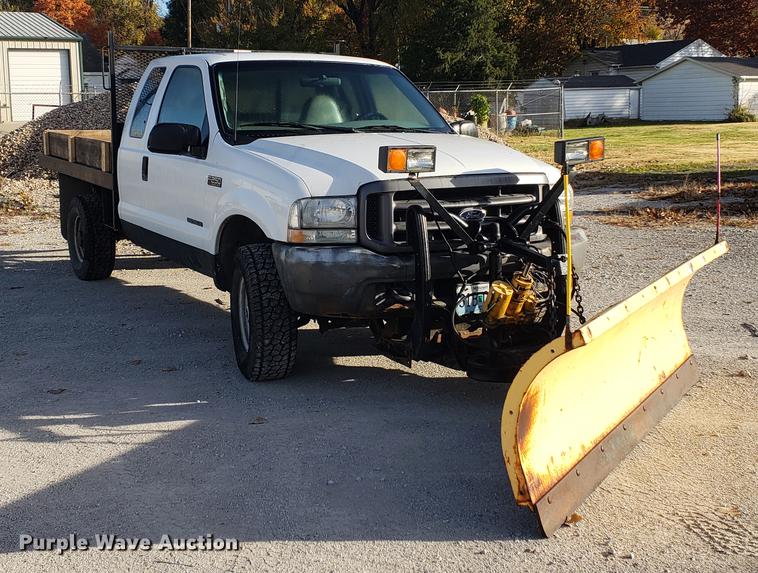 image for item AV9491 2001 Ford F250 Super Duty SuperCab flatbed pickup truck