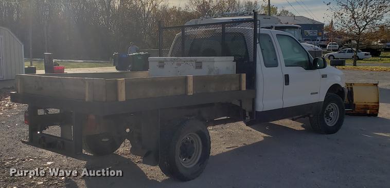 image for item AV9491 2001 Ford F250 Super Duty SuperCab flatbed pickup truck