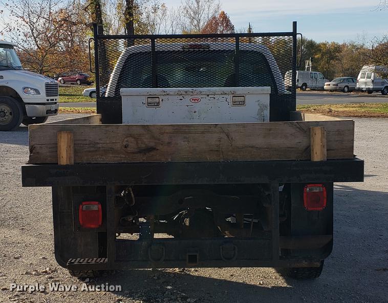 image for item AV9491 2001 Ford F250 Super Duty SuperCab flatbed pickup truck