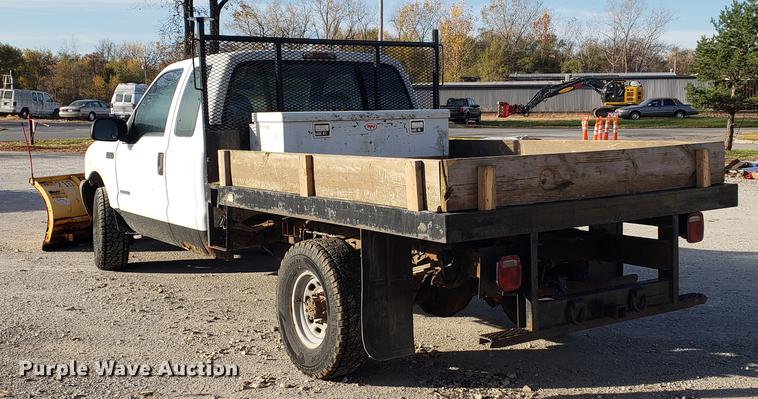 image for item AV9491 2001 Ford F250 Super Duty SuperCab flatbed pickup truck