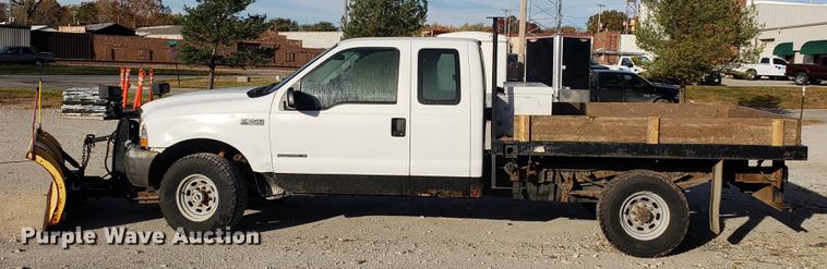 image for item AV9491 2001 Ford F250 Super Duty SuperCab flatbed pickup truck