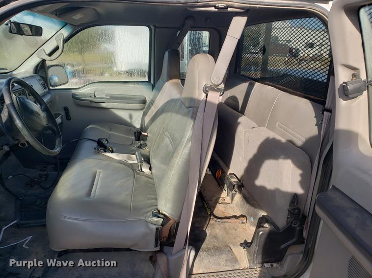 image for item AV9491 2001 Ford F250 Super Duty SuperCab flatbed pickup truck