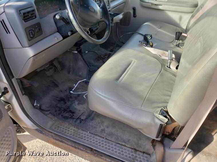 image for item AV9491 2001 Ford F250 Super Duty SuperCab flatbed pickup truck