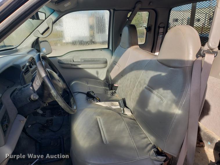 image for item AV9491 2001 Ford F250 Super Duty SuperCab flatbed pickup truck