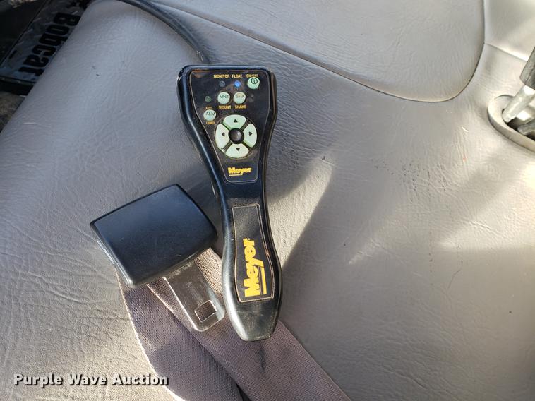 image for item AV9491 2001 Ford F250 Super Duty SuperCab flatbed pickup truck