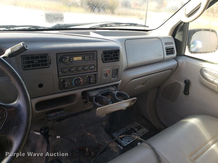 image for item AV9491 2001 Ford F250 Super Duty SuperCab flatbed pickup truck