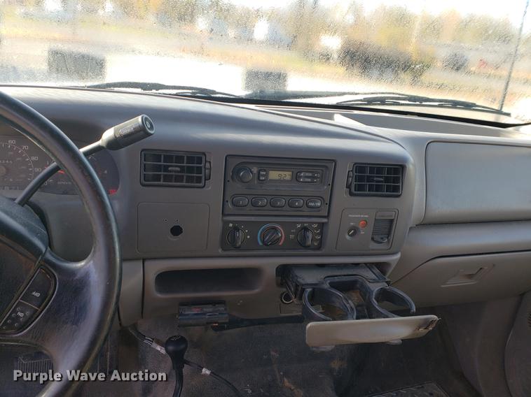 image for item AV9491 2001 Ford F250 Super Duty SuperCab flatbed pickup truck